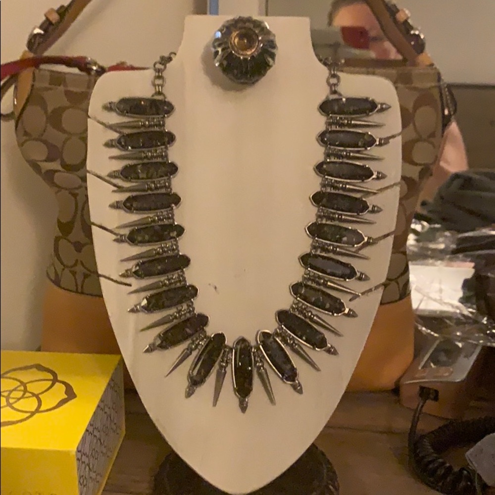 KENDRA SCOTT GWENDOLYN NECKLACE BLACK PEARL